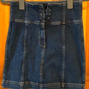 SK 3 NWT Free People Denim Jean Mini Lace Up Skirt Size 2 Lots of Stretch